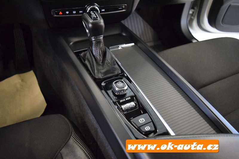 Volvo V60 2.0 D PRAV.SERVIS AUTOMAT 2020 - fotka 39 z 61