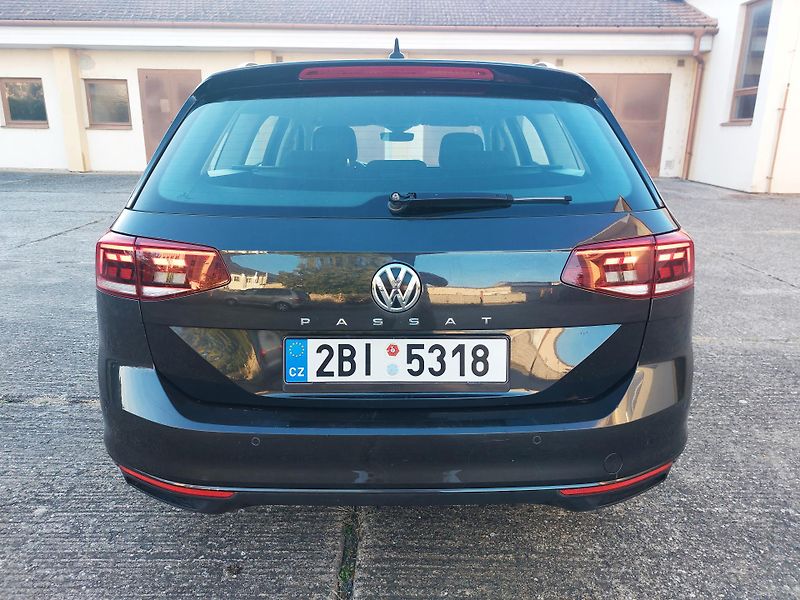Volkswagen Passat 2,0 TDi 110kw Business ČR - fotka 8 z 19
