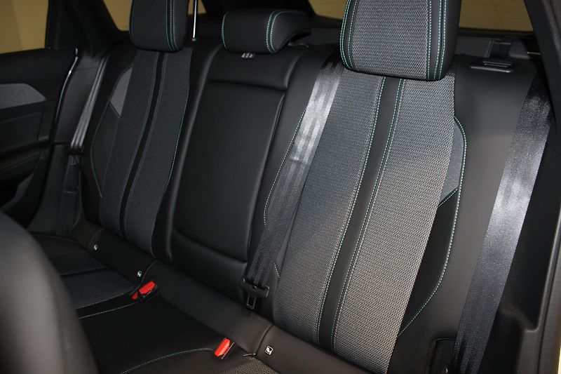 Peugeot 308 (2025) Allure Hybrid 136e-DCS6,DPH,ČR - fotka 22 z 23