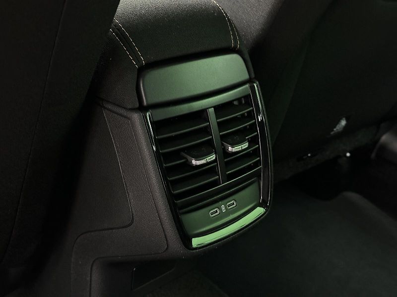 Škoda Scala 1.5TSi DSG 150PS LED V.Cockpit - fotka 38 z 44
