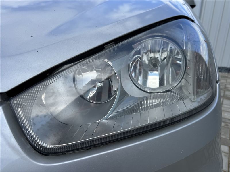 Ford C-MAX 1,6 TDCi 66kW klima - fotka 9 z 45