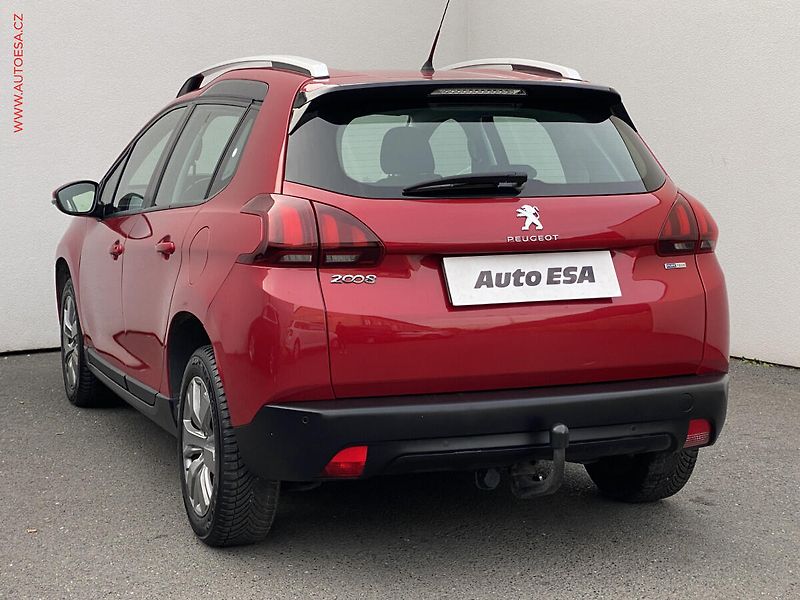 Peugeot 2008 (2017) 1.2 PT, ČR, Active, AT - fotka 6 z 20