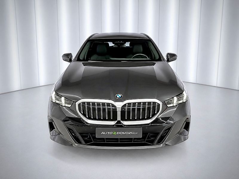 BMW Řada 5 520d xDrive M-SPORT, HARMAN&KA - fotka 2 z 33