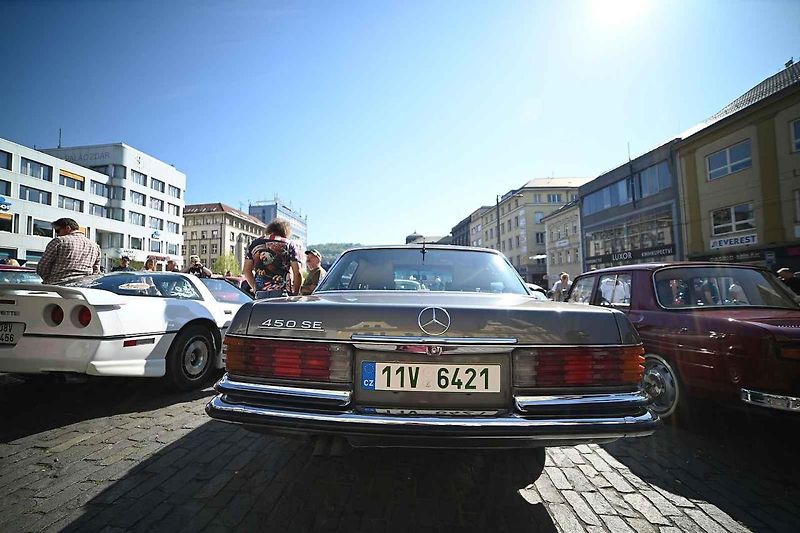 Prvomájová jízda automobilových veteránů 2025 v Ústí nad Labem.