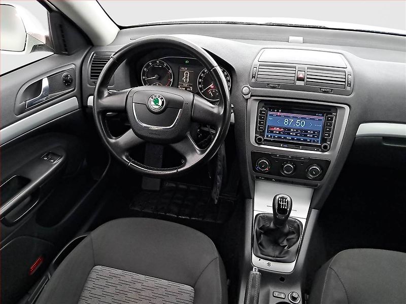 Škoda Octavia (2010) Ambiente 1.4 TSI, Tempomat - fotka 7 z 13
