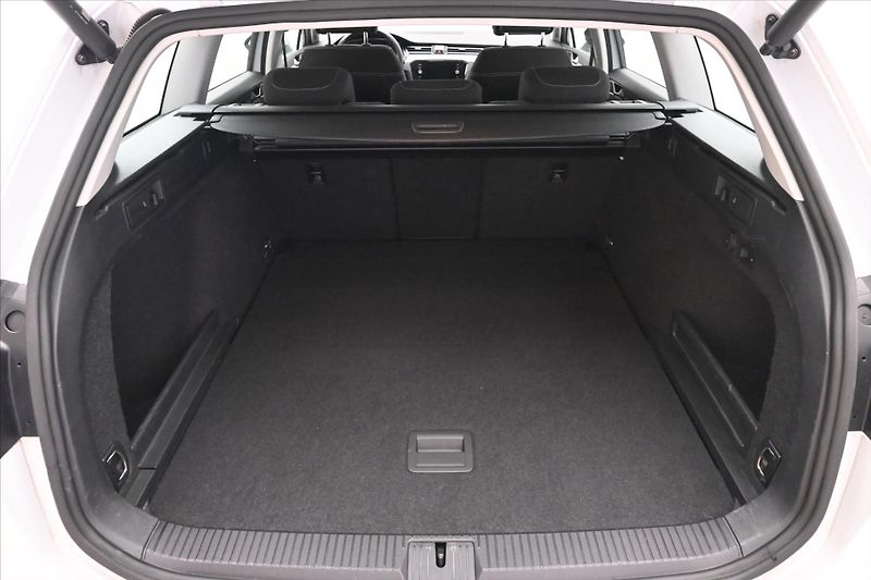 Volkswagen Passat 2,0 TDI 110 kW DSG Business Zá - fotka 10 z 33