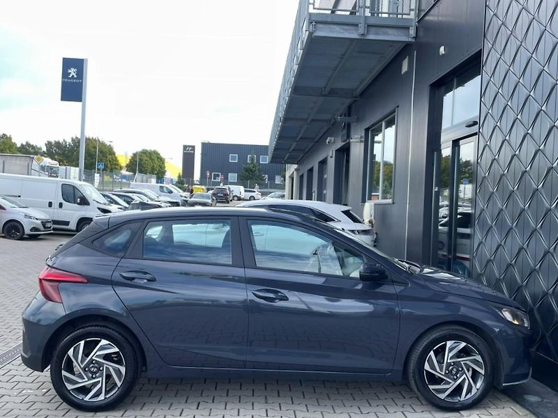 Hyundai i20 WAVE 1.2i 58 kW - fotka 9 z 23