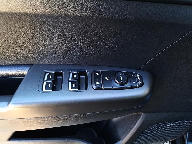Kia Sportage 1,6CRDi 4x4, AT, Navi, ČR - fotka 27 z 36