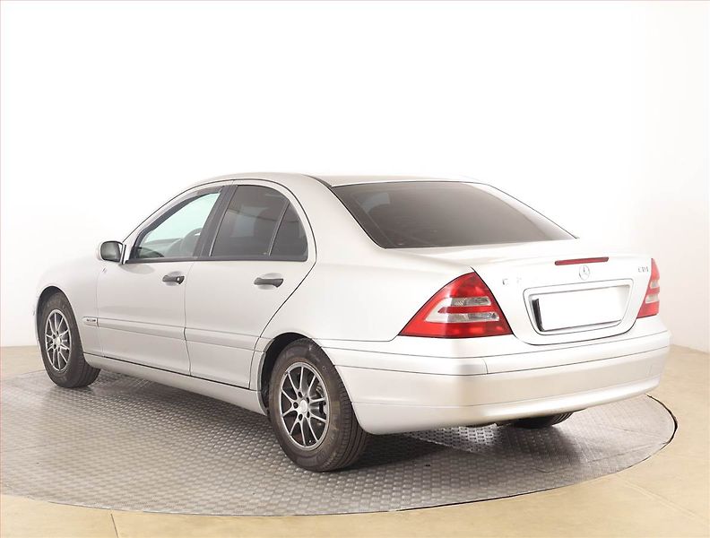 Mercedes-Benz Třídy C (2003) C 200 CDI , po STK, rezervace - fotka 4 z 15