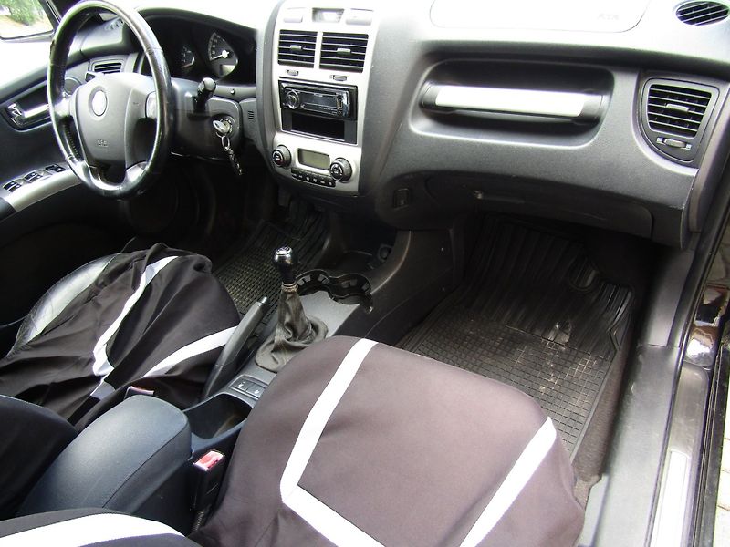 Kia Sportage (2005) 2.0 CRDI 83kW - fotka 14 z 35