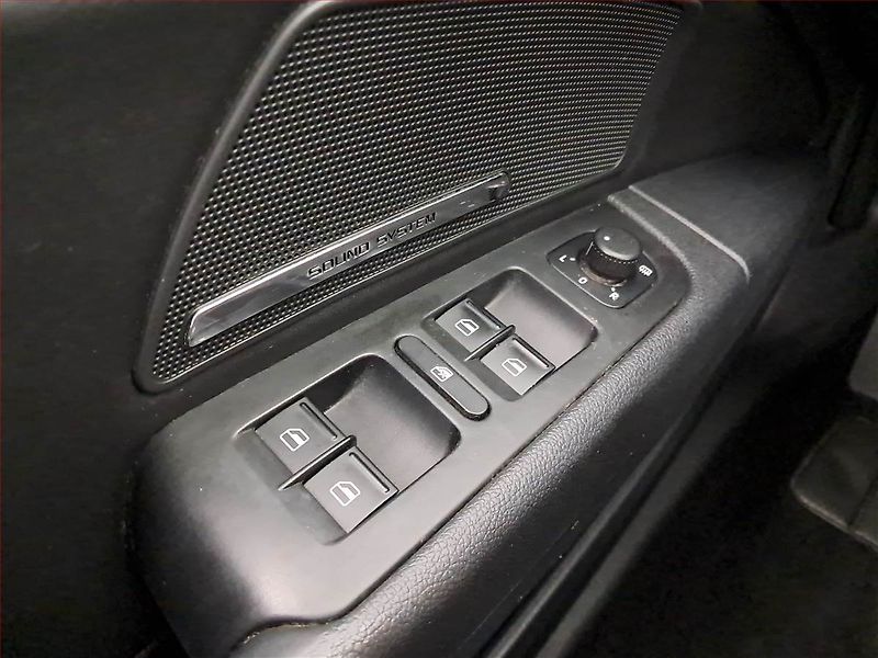 Škoda Superb (2012) Laurin&Klement 2.0 TDI - fotka 16 z 18