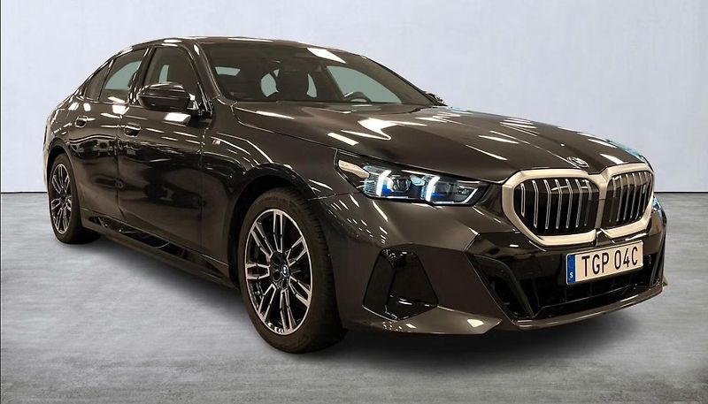 BMW i5 xDrive40 M-Sport Kam Ambient - fotka 18 z 18