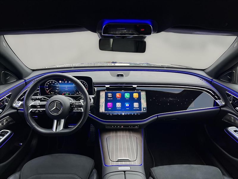 Mercedes-Benz Třídy E 300 de 4MATIC kombi s hybridní - fotka 13 z 22