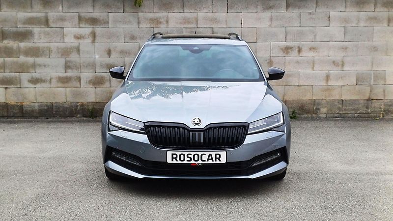 Škoda Superb 2.0TDI 140kW 4x4-WEBA-PANO-DPH - fotka 2 z 49