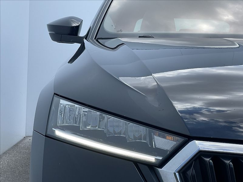 Škoda Octavia 2,0 TDI Combi Style LED+PDC - fotka 22 z 25