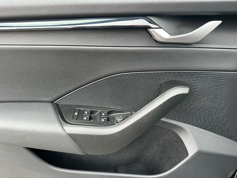 Škoda Octavia 1,5 TSI / 110 kW Selection, Ta - fotka 19 z 23