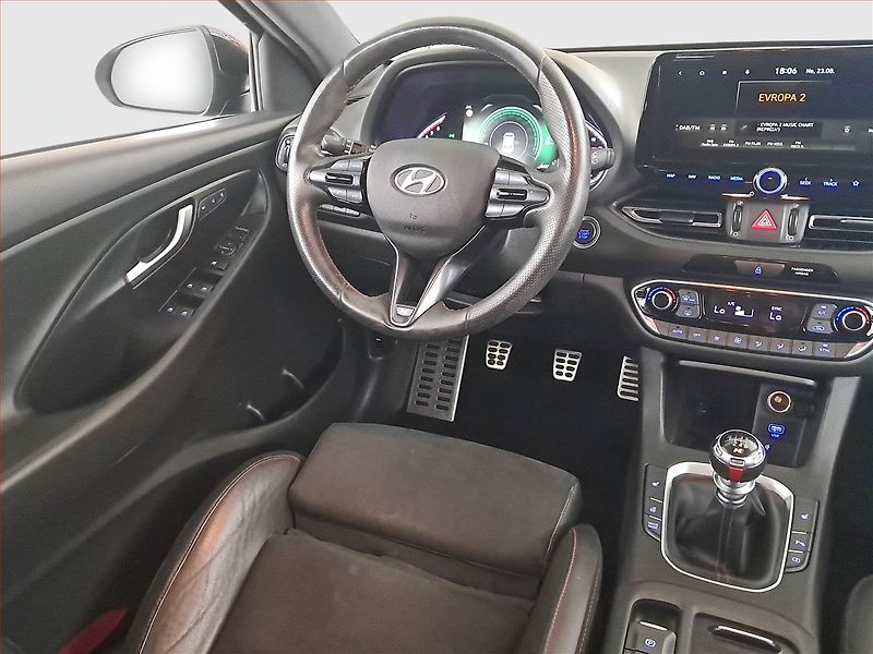 Hyundai i30 (2022) N-Line 1.5 T-GDI MHEV - fotka 7 z 16