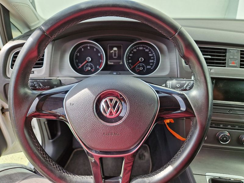 Volkswagen Golf Comfortline 1.4 TSI, Klima - fotka 12 z 26