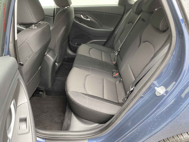 Hyundai i30 (2017) 1.0 T-GDi, Style, LED, kamera - fotka 10 z 17