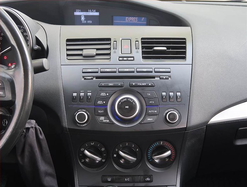 Mazda 3 (2013) 1.6 DI Turbo, nová STK - fotka 12 z 16