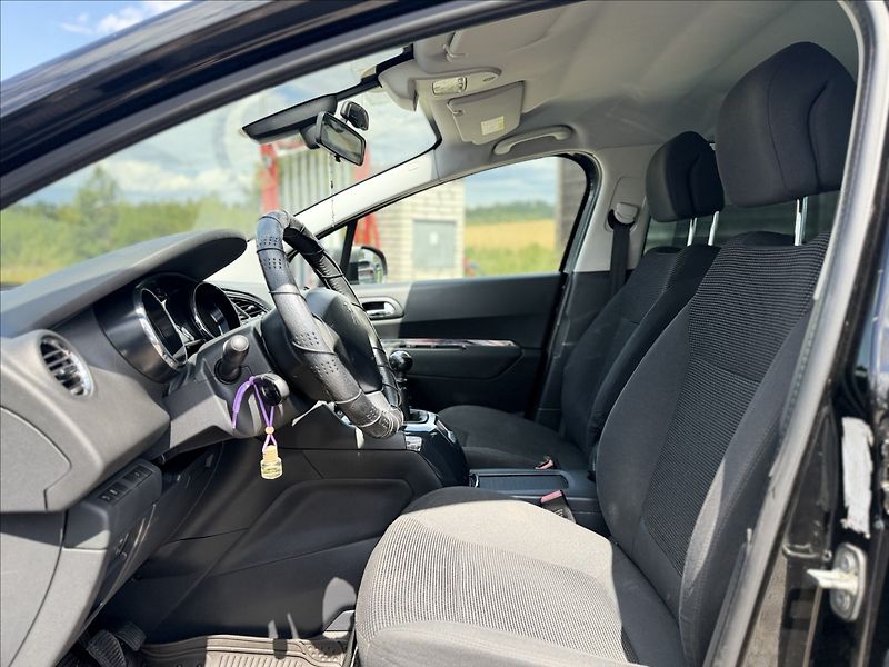 Peugeot 5008 1,6 HDI 7MÍST NAVI TAŽNÉ - fotka 9 z 27
