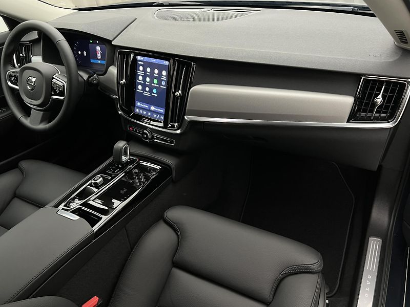Volvo V90 T6 AWD RECHARGE CORE AUT  - fotka 23 z 47