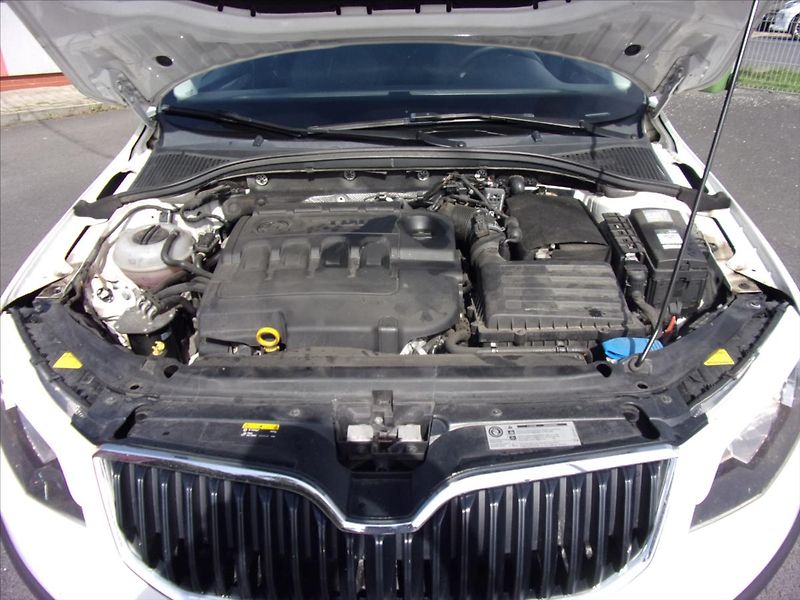 Škoda Octavia 1,6 TDI Ambiente 81kW ČR - fotka 27 z 28