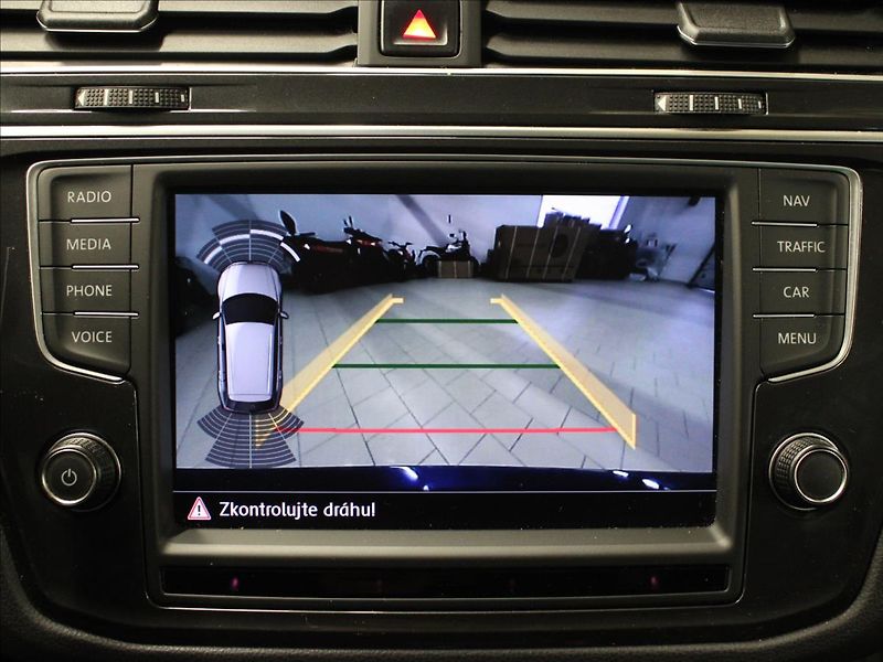 Volkswagen Tiguan 2,0 TDI Highline 4Motion DSG - fotka 24 z 39