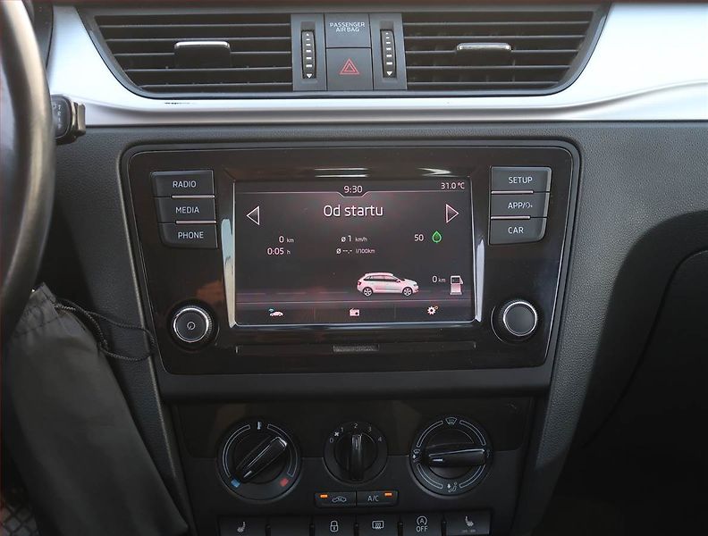 Škoda Rapid (2019) Spaceback 1.0 TSI, ČR,1.maj - fotka 12 z 17