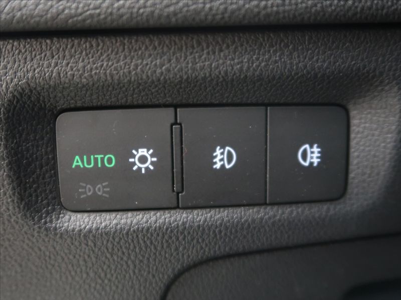 Škoda Octavia 2,0 TDI DSG 1.majitel CZ - fotka 17 z 34