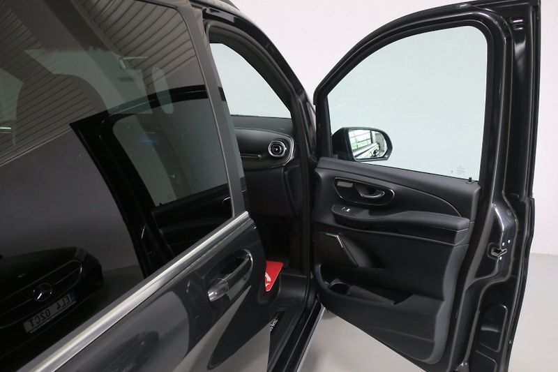 Mercedes-Benz Třídy V (2025) 300d AVG LONG 4MATIC NOVÝ - fotka 39 z 50