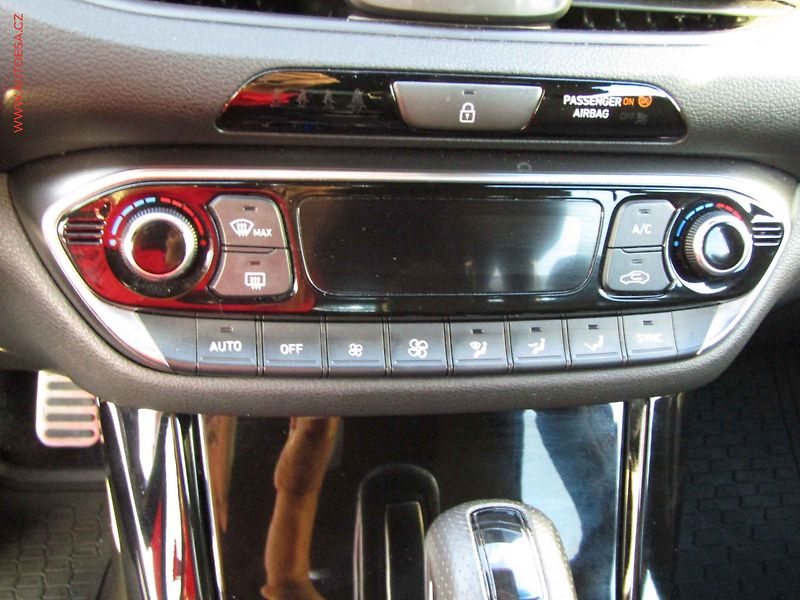 Hyundai i30 (2025) 1.5, 1.maj,ČR, AT, STK1/29 - fotka 18 z 23