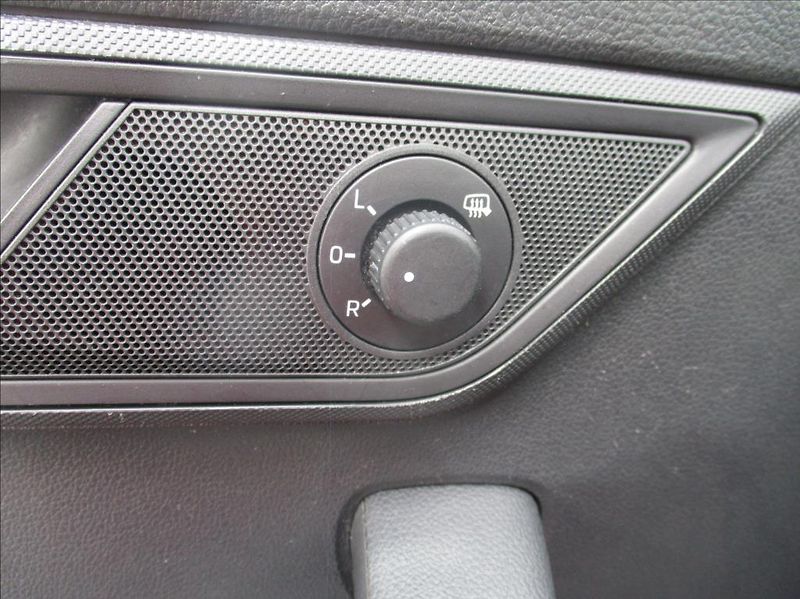 Škoda Fabia 1,0 TSI, klima,servis,DPH,CZ, - fotka 25 z 30
