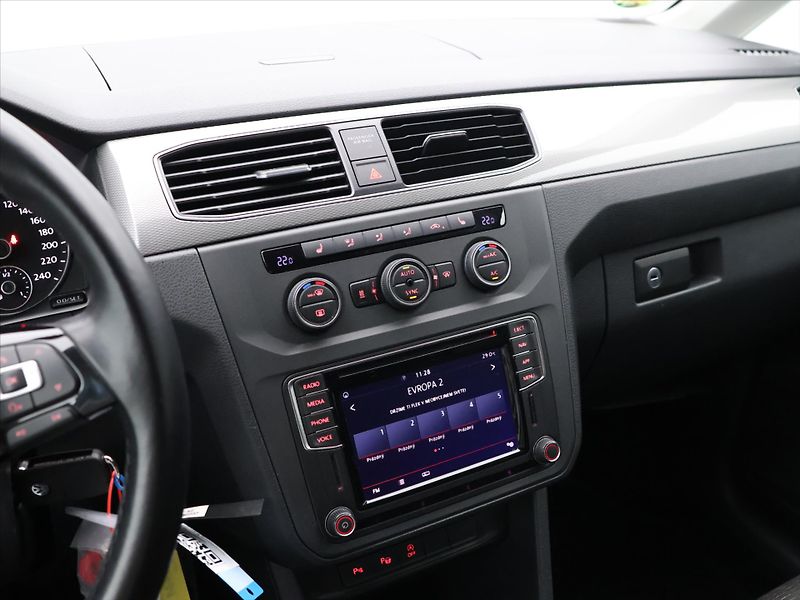 Volkswagen Caddy 1,4 TSI 92kW Maxi 7-Míst Xenon - fotka 17 z 30