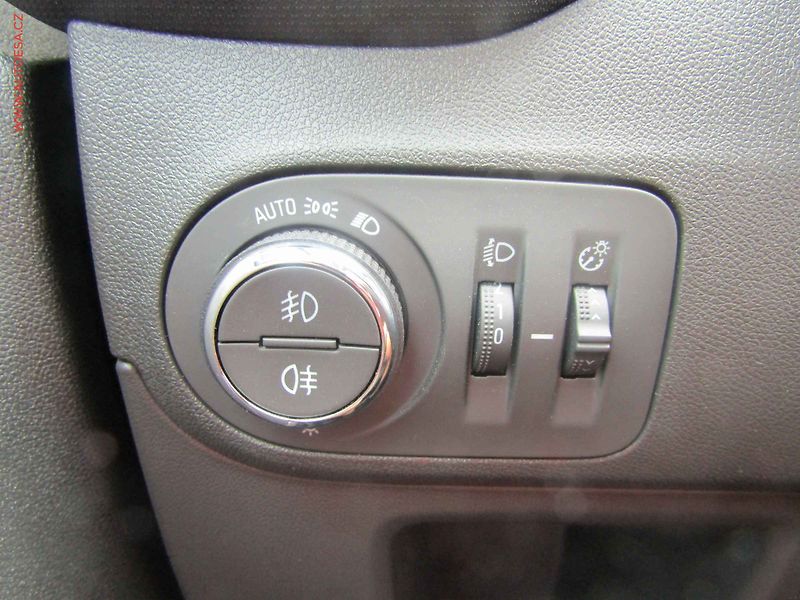 Opel Crossland (2024) 1.2T, 1.maj,ČR, AC, TZ - fotka 16 z 19
