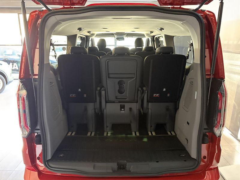 Ford Tourneo Custom (2026) Titanium X L2, Tourneo, 2.5 Du - fotka 6 z 9