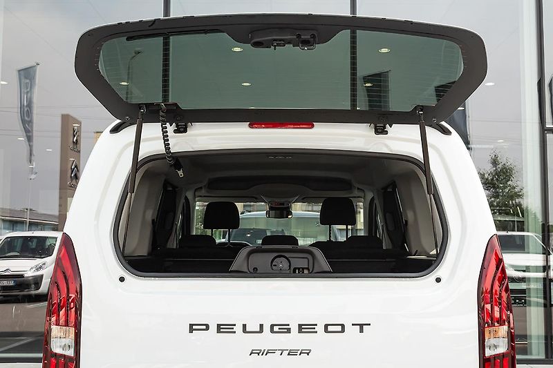 Peugeot Rifter (2026) 1,5 LONG GT 7 míst EAT8 130k - fotka 7 z 21