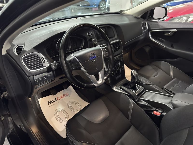 Volvo V40 1,6   D2 MOMENTUM BI-XEN VÝHŘE - fotka 7 z 42