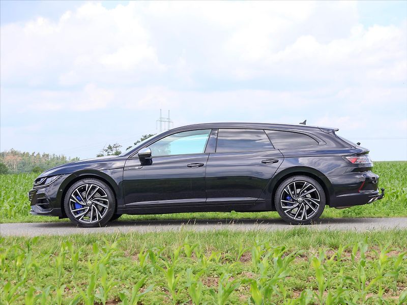 Volkswagen Arteon 2,0 TSI R 235kW 4Motion DSG DP - fotka 4 z 41