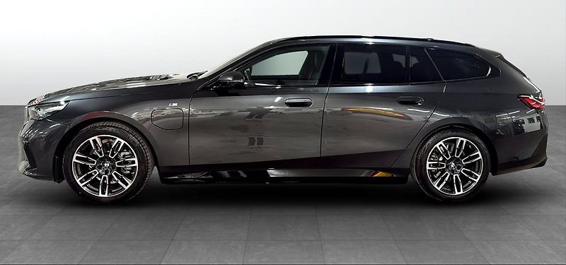 BMW Řada 5 530e AWD Touring MSport h/k - fotka 3 z 12