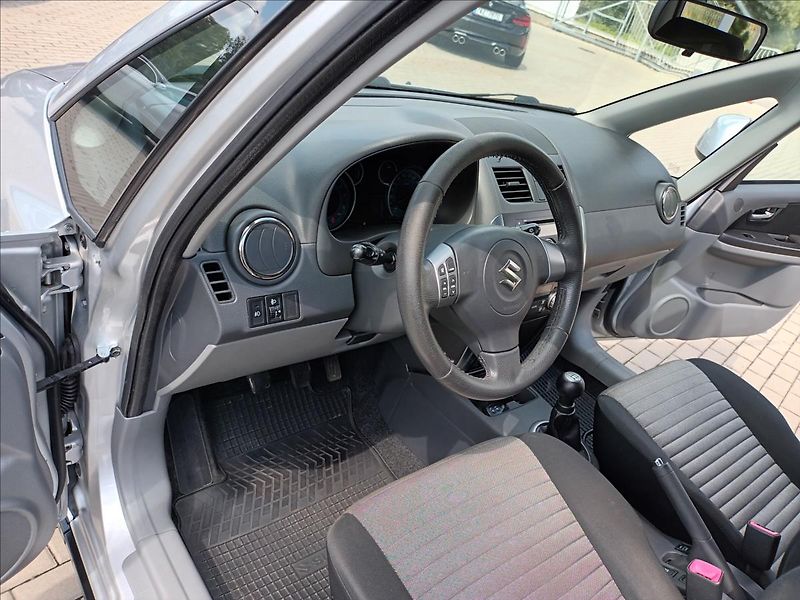 Suzuki SX4 1,6 VVT,88KW,4X4,VÝHŘEV,KOLA - fotka 18 z 47