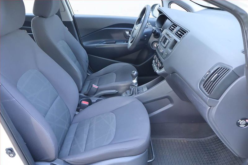 Kia Rio (2013) 1.25 CVVT, Serv.kniha - fotka 9 z 18