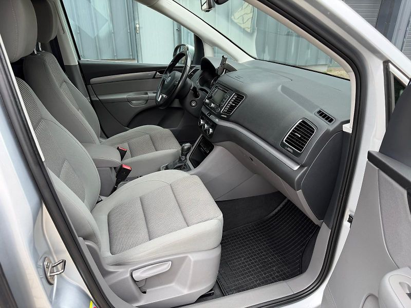 Volkswagen Sharan 2,0 TDI DSG Comfortline/servis - fotka 18 z 34