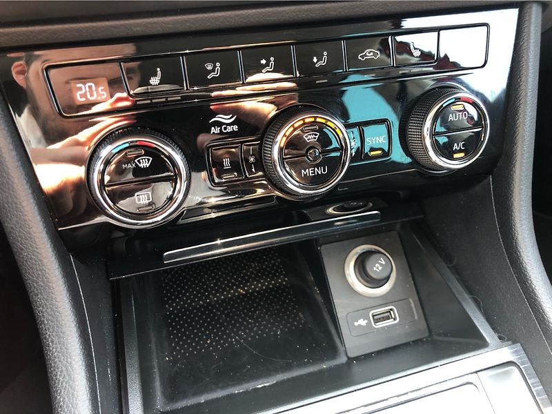 Škoda Superb COMBI 2.0 TSi DSG 7st. STYLE - fotka 25 z 30