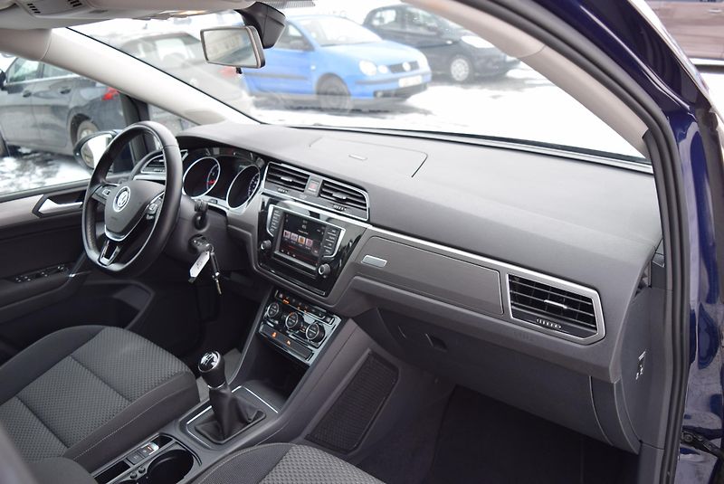 Volkswagen Touran (2017) 1.4TSI 110kw COMFORTLINE BMT  - fotka 34 z 50