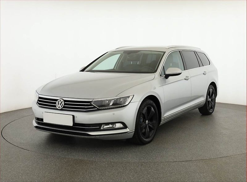 Volkswagen Passat (2016) 2.0 TDI, Kůže, Navi, Tempomat - fotka 2 z 17