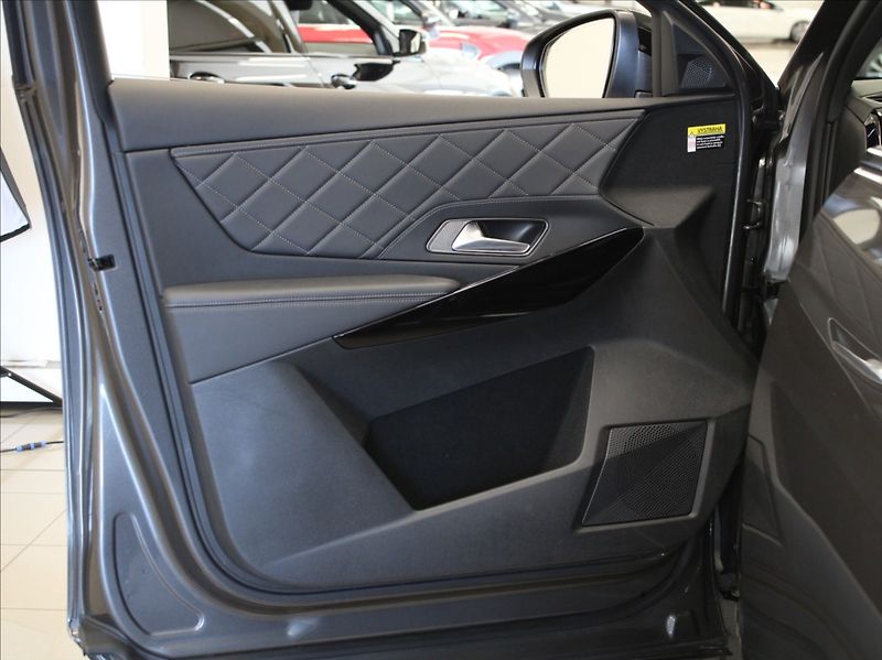 DS Automobiles DS7 Crossback 1,6 PHEV 300k.4x4 Rivoli PANO. - fotka 19 z 29
