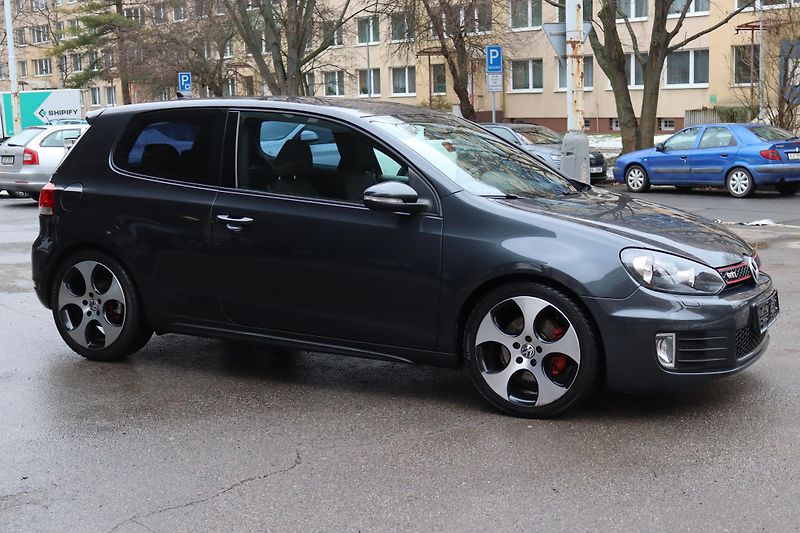 Volkswagen Golf GTI 2.0TSI 147kW - fotka 8 z 47
