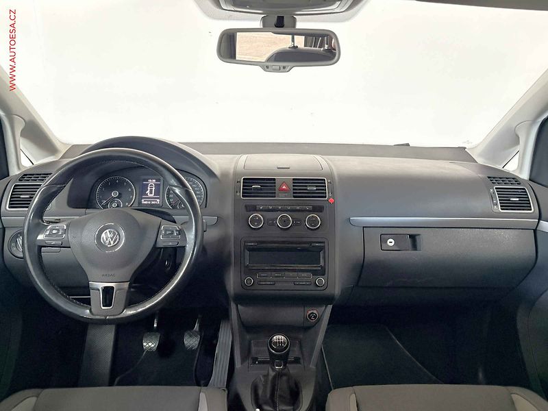 Volkswagen Touran (2013) 1.4 TSi, AC, výhřev sed. - fotka 8 z 15