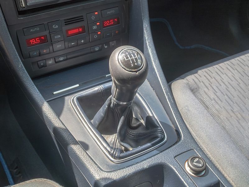 Audi A4 (2007) 2.0TDI 103KW – PO ROZVODECH - fotka 21 z 35